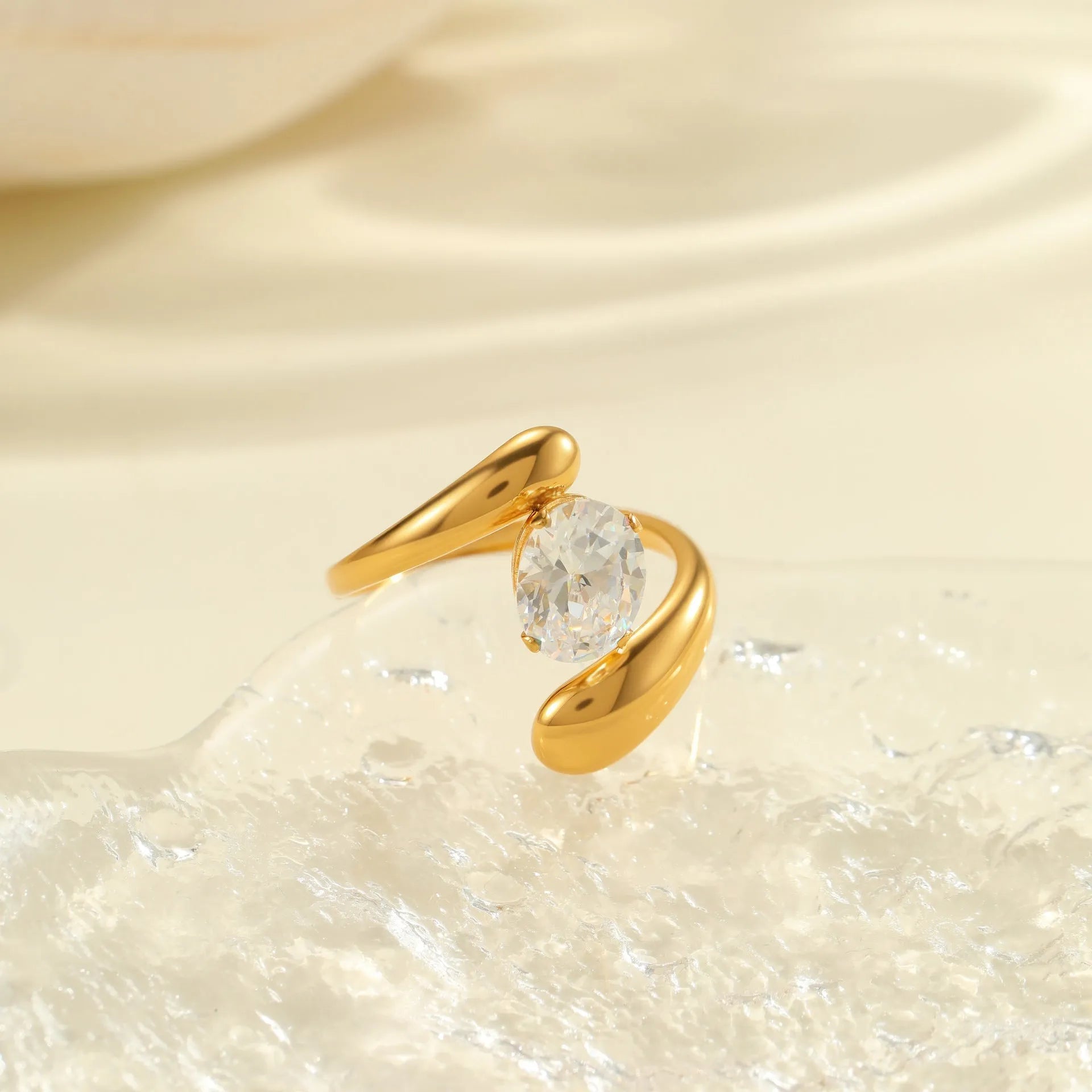 Geometric stainless steel zircon ring with open mouth design in electroplated finish