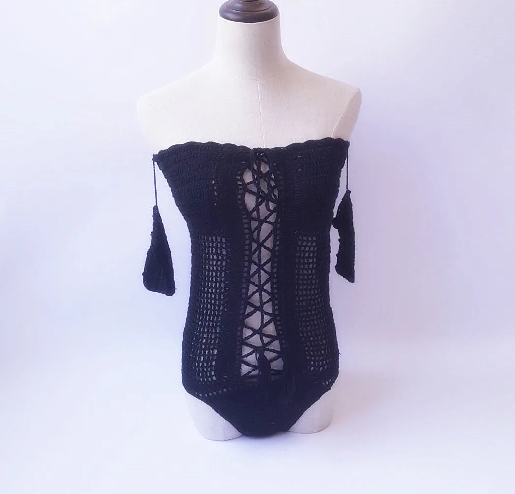 Off-shoulder one-piece swimsuit in European and American sizing available in five colours