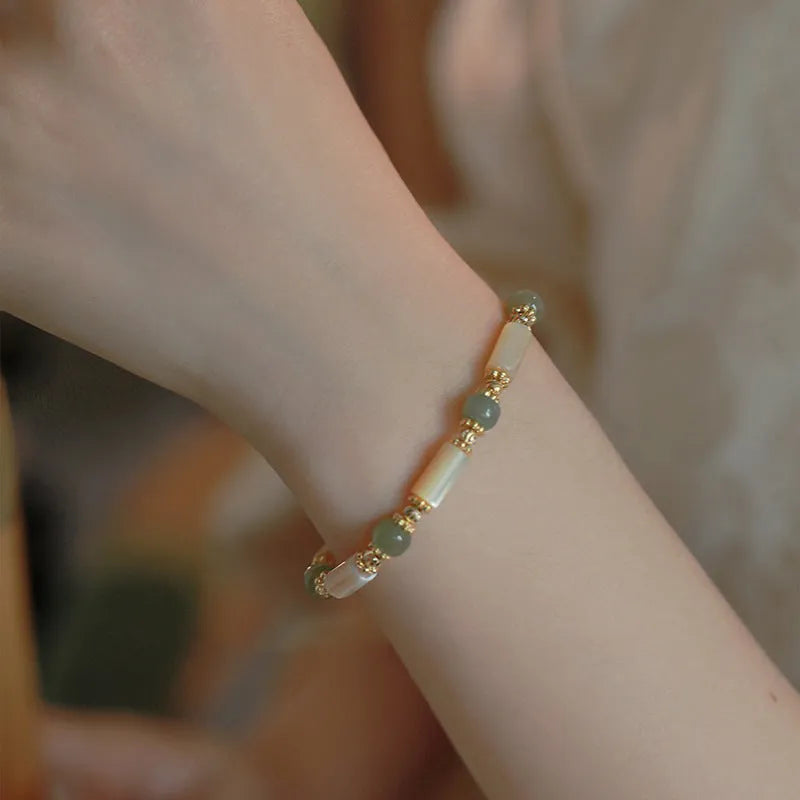 Natural Hetian jade white lip shell bracelet with round beads and simple geometric design