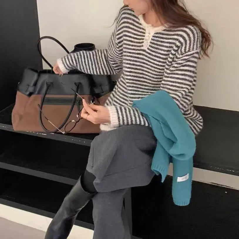 Women's striped cashmere sweater in red or blue with retro design and regular long sleeves