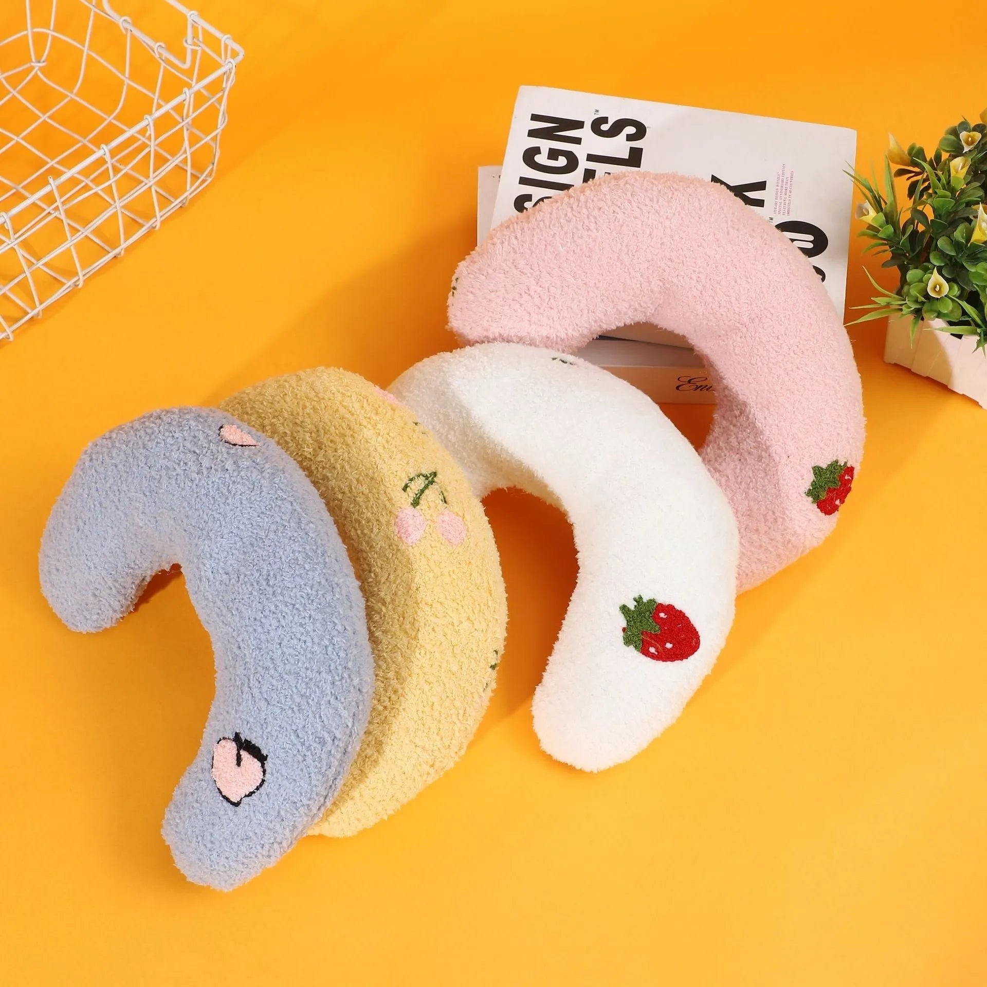 Cartoon U-shaped half moon pet pillow in blue for cat cage bedding