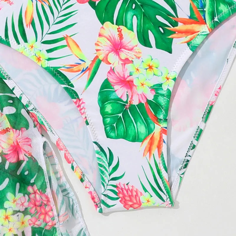 Girls floral two-piece swimsuit briefs in a Korean style, sizes 130cm to 160cm.