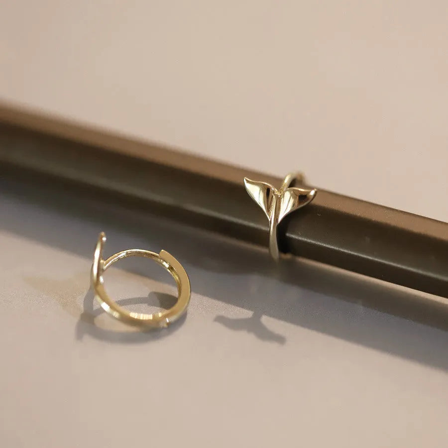 S925 sterling silver fishtail hoop earrings with gold plating in 8mm size