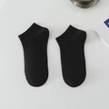 A pair of solid colour low-cut men's boat socks made from breathable polyester fabric.