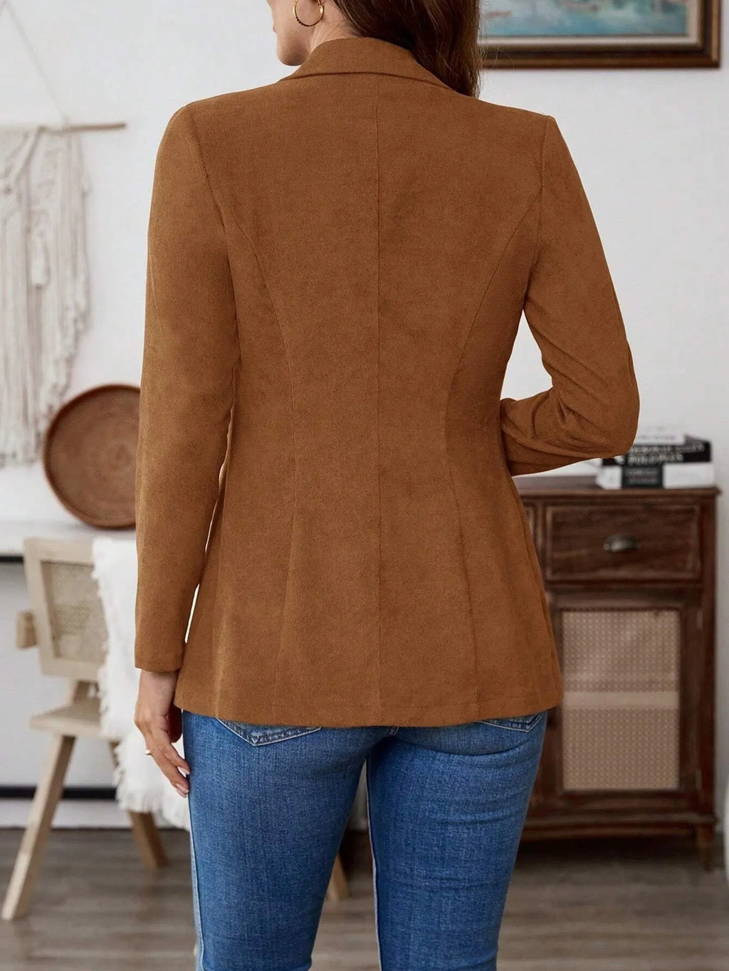 Brown single-breasted men's leisure coat with lapel collar and long sleeves