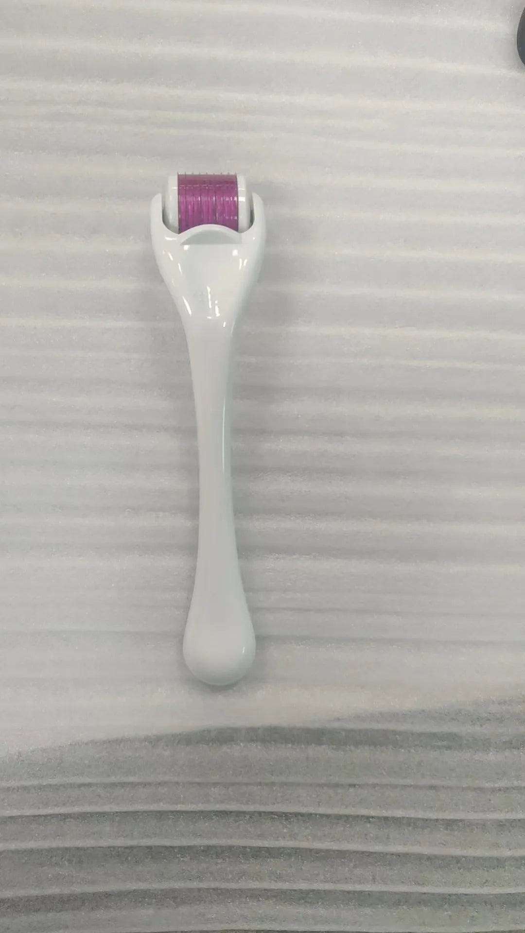 Professional 540 needle dermaroller for mechanical font with coloured handle and wheel, showing sterile stainless steel needles.