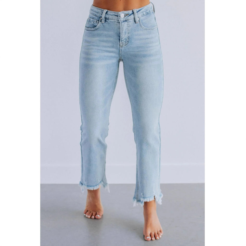 Women's solid colour denim jeans with hand-worn finish in dark blue and light blue options