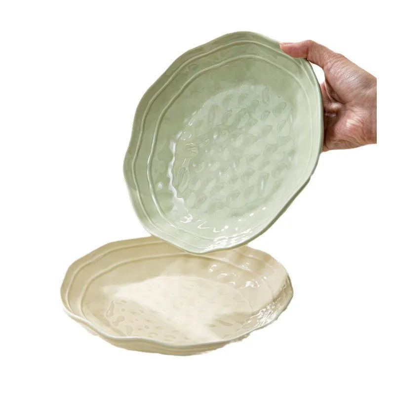Solid colour modern ceramic tableware set of seven pieces in a gift box.
