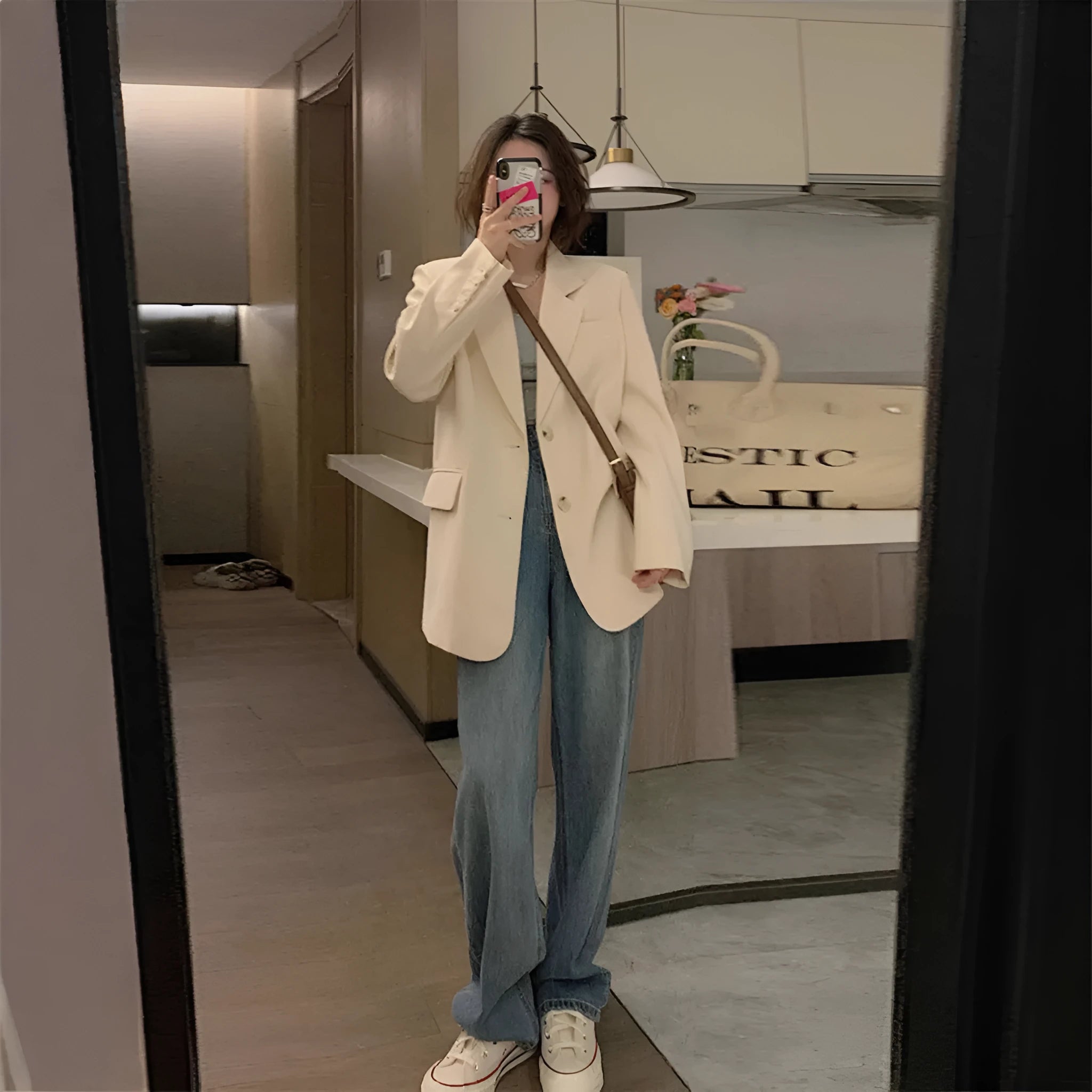 Korean style solid colour polyester suit jacket with long sleeves and a pocket.