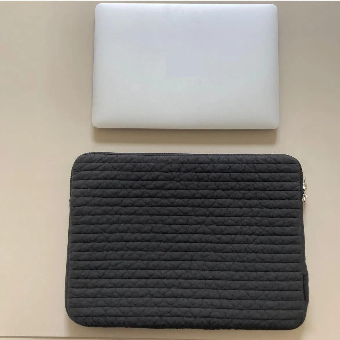 Black and white anti-seismic cotton cloth laptop bag clutch for tablets with internal coin pocket