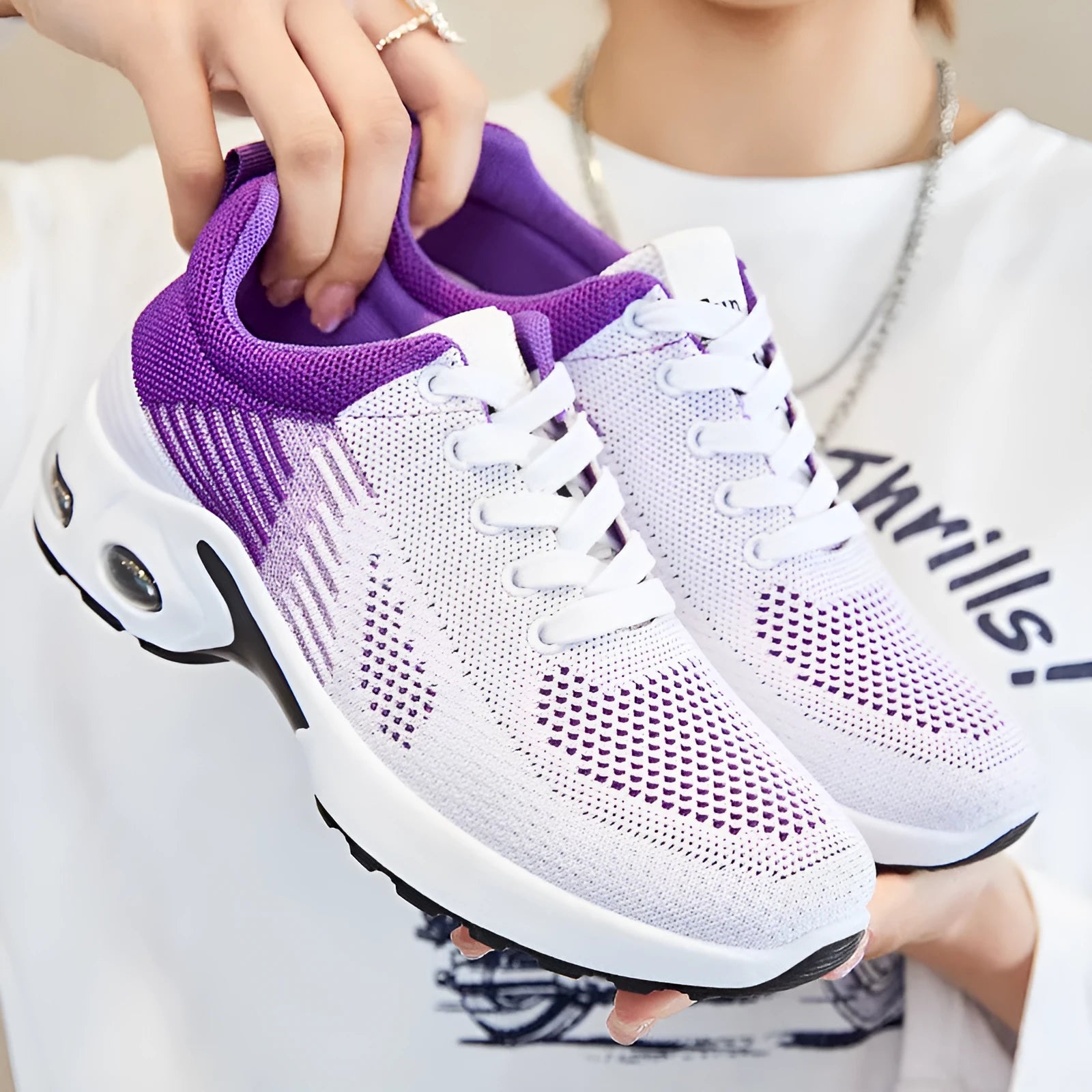 Women's flyknit running shoes with stripe pattern in multiple colour options