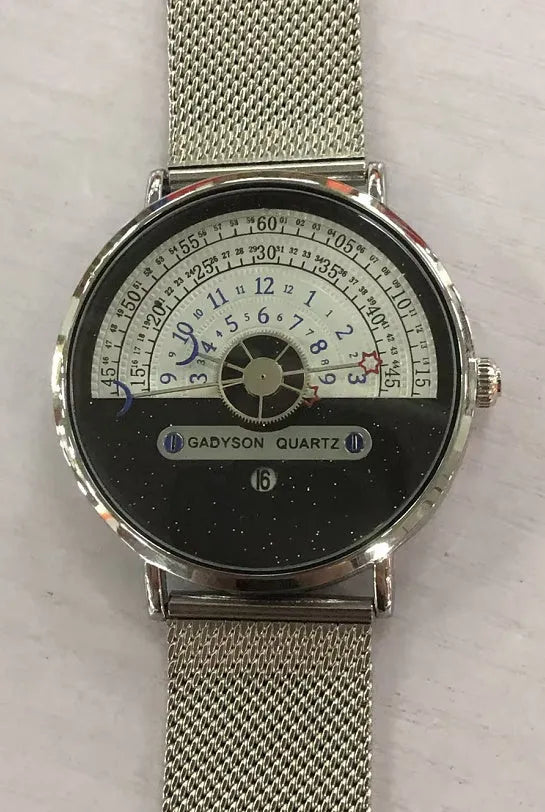 Men's 40mm sports quartz watch with alloy case and mineral glass in gold or silver colour options