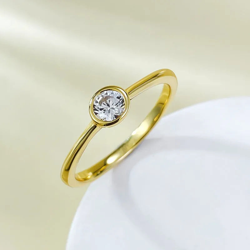 Minimalist silver women's ring with a crown shape and linear detailing in gold or platinum colour.