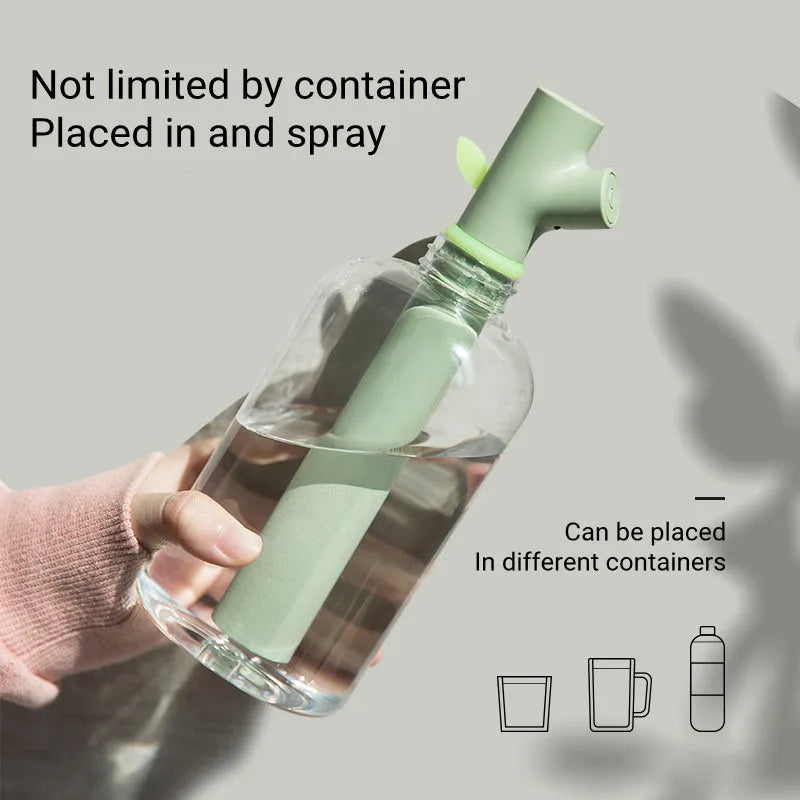 Transparent plastic portable USB humidifier with ultrasonic mist output and two spray modes
