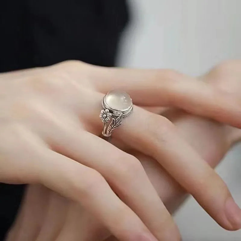 Adjustable copper U-shaped vintage ring with a white chalcedony effect finish.