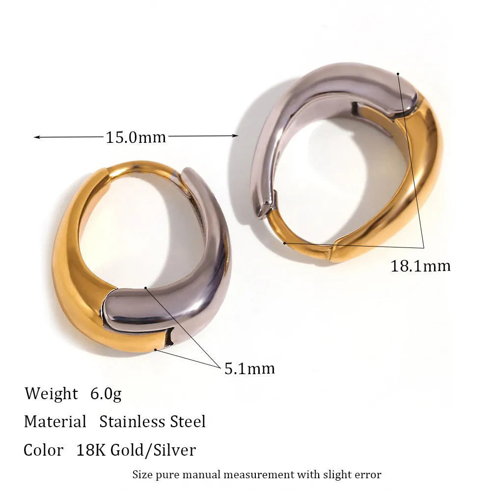 Gold electroplated stainless steel jewellery set comprising geometric earrings, bracelet and necklace.