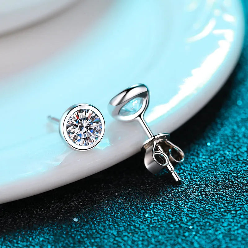 Pair of 925 sterling silver gold plated stud earrings featuring geometric moissanite or zircon stones in golden toad or star shape.