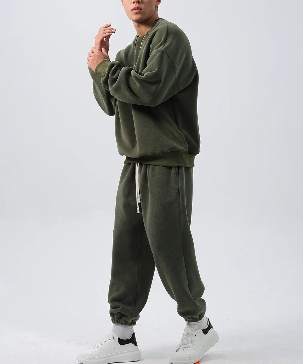 Men's loose polar fleece sports suit in army green with long sleeves and padded trousers