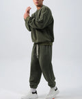 Men's loose polar fleece sports suit in army green with long sleeves and padded trousers