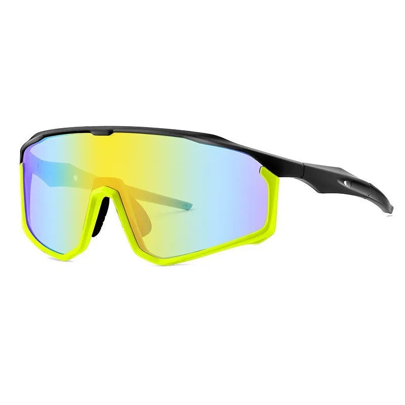 Full-frame mountaineering goggles with colourful lenses for climbing and hiking activities