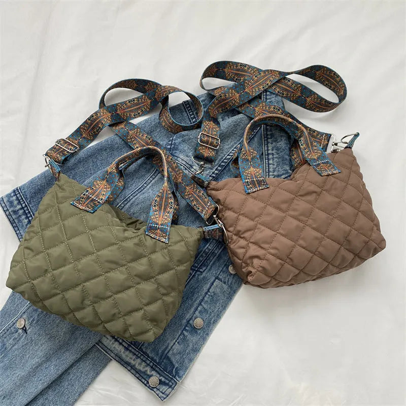 Simple urban shoulder messenger bag in Oxford cloth with embroidery diamond patterns