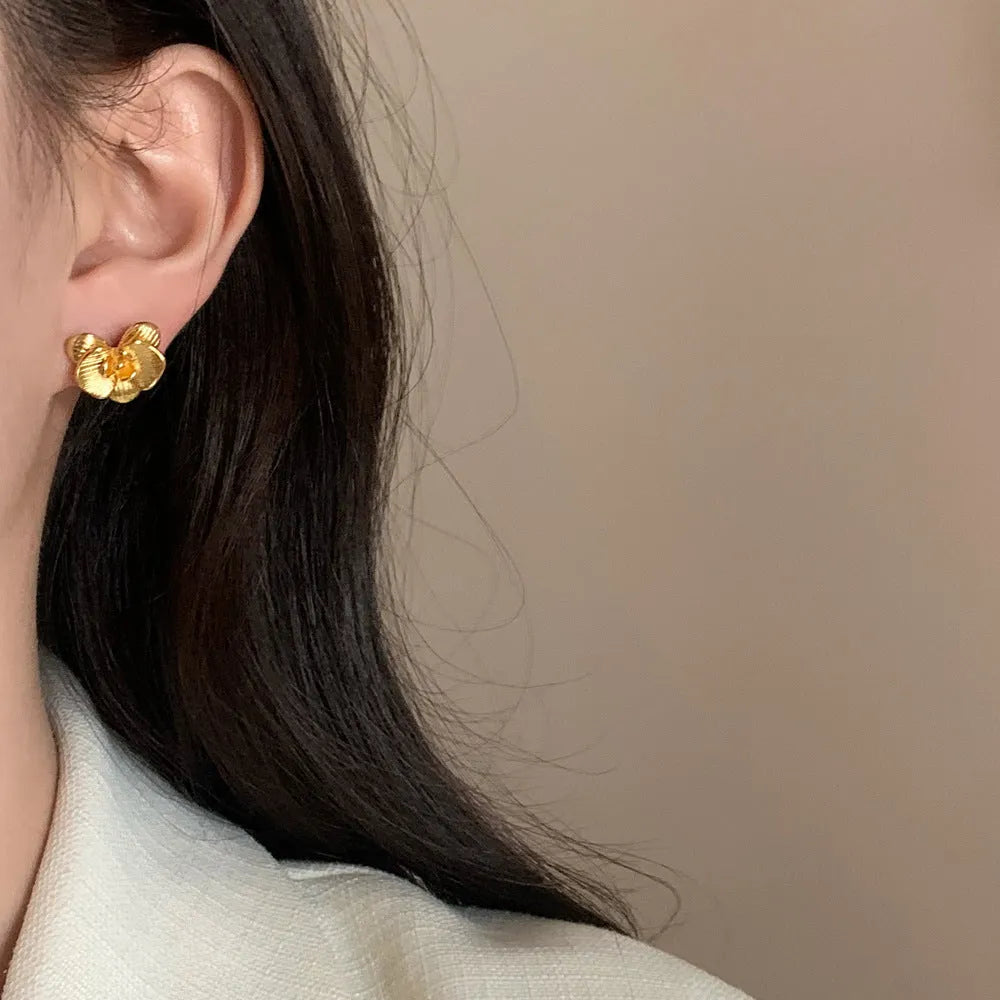 Retro flower earrings with copper construction and electroplated gold or silver finish