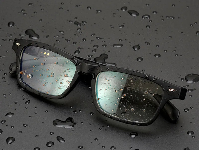 Smart Bluetooth glasses with semi-open audio speakers and UV-protective lenses on a PC+ABS frame.
