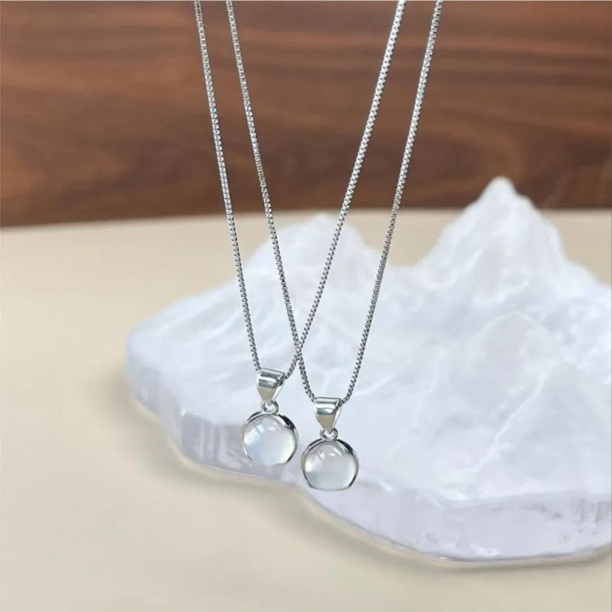 Women's Korean-style oval artificial crystal pendant necklace with geometric design on adjustable box chain