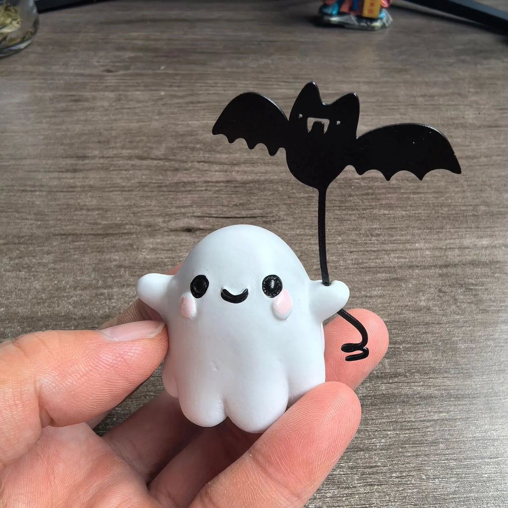 Mini ghost holding bat and walking dog resin statue, 4cm tall Halloween decoration