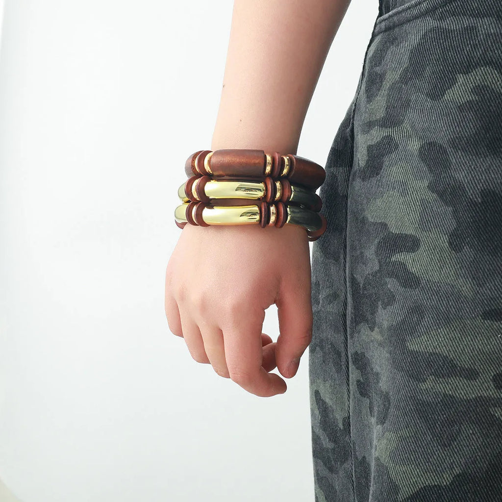 Women's exaggerated multi-layer wooden necklace and bracelet set in alloy with round pendant design