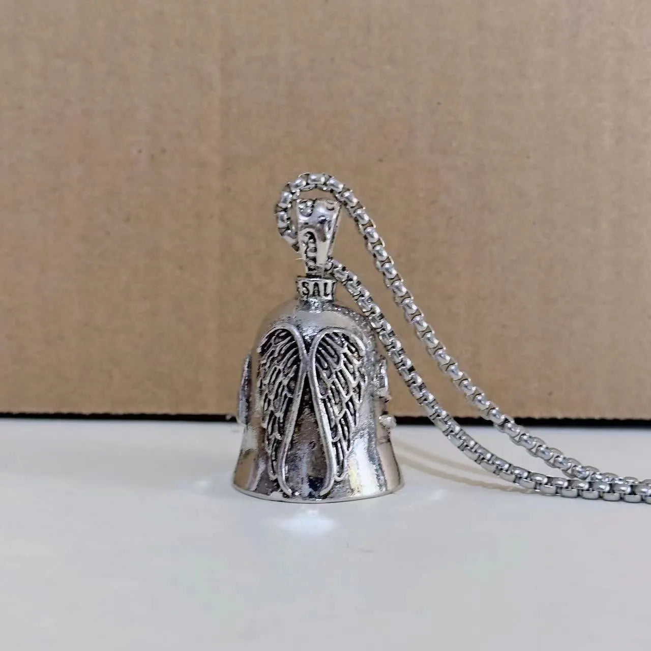 Vintage white angel wings feather keychain and necklace set with electroplated alloy construction