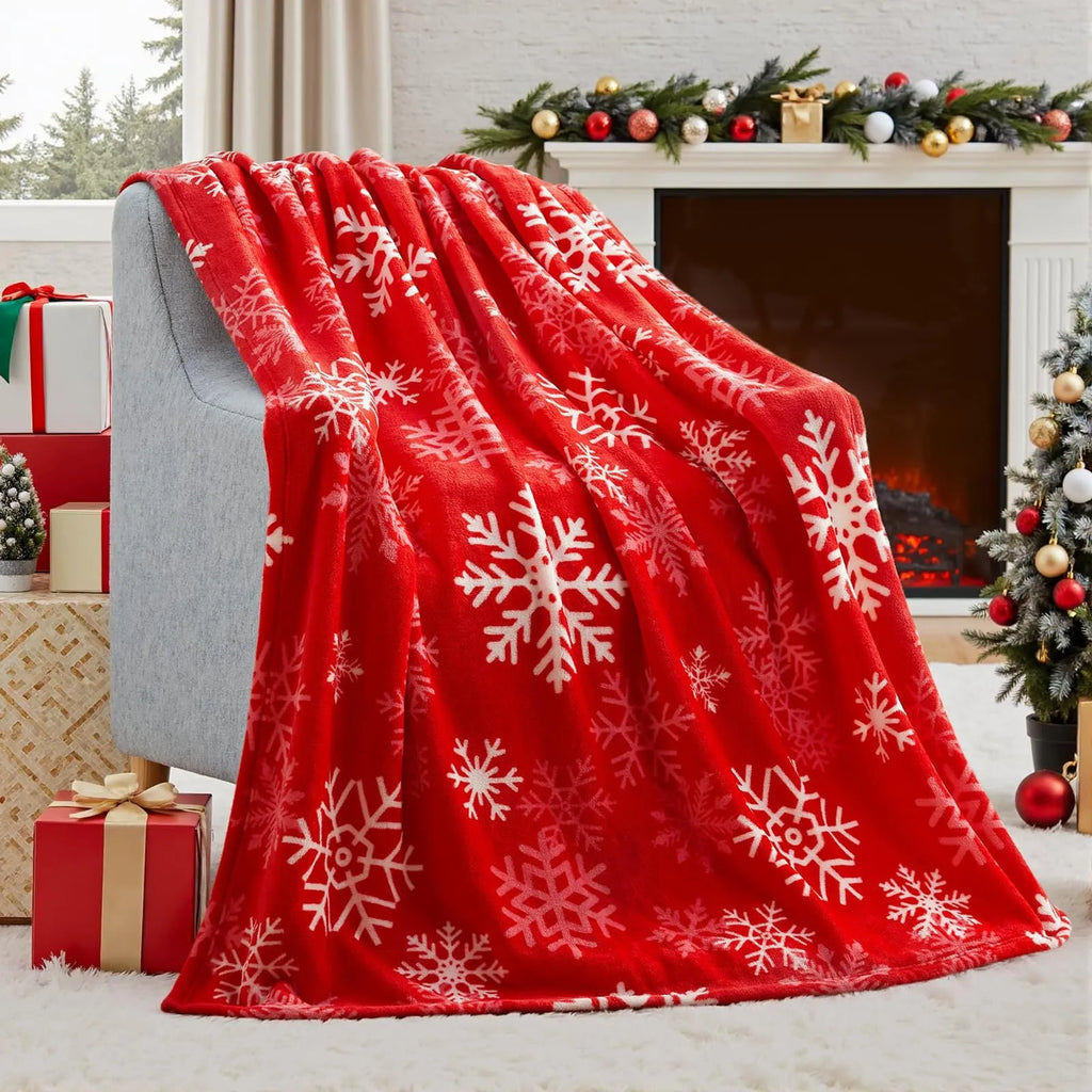 Soft flannel Christmas blanket in plush polyester fiber available in multiple sizes and colours for four seasons use