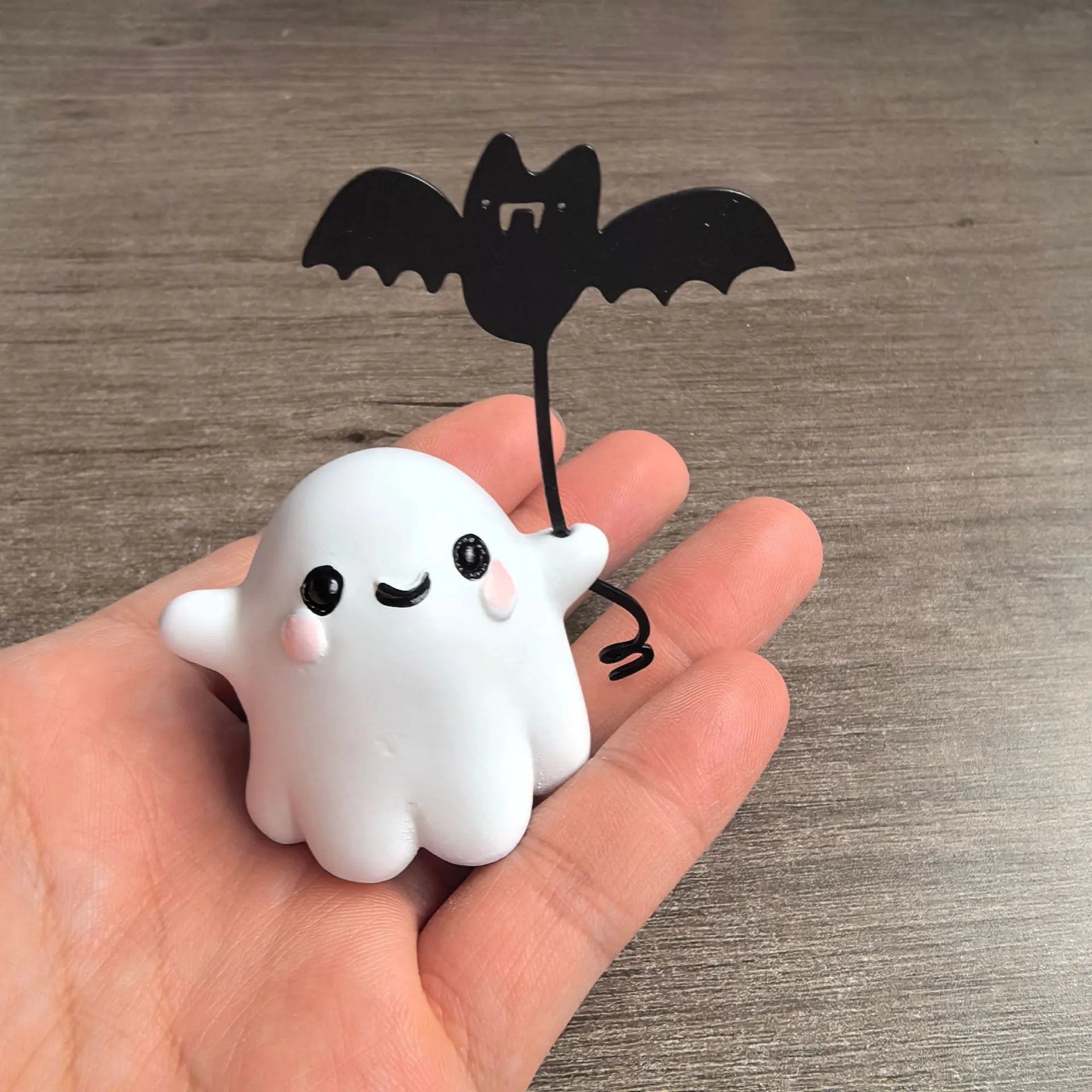 Mini ghost holding bat and walking dog resin statue, 4cm tall Halloween decoration