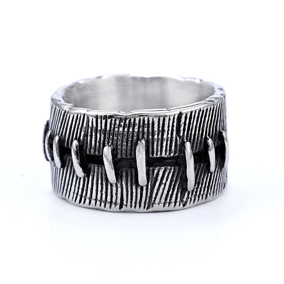 Geometric titanium steel double ring with U-shape design in retro colour on a hand.
