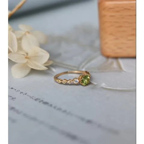 Geometric quadrilateral copper ring for women with imitation peridot stone, Japanese retro style.