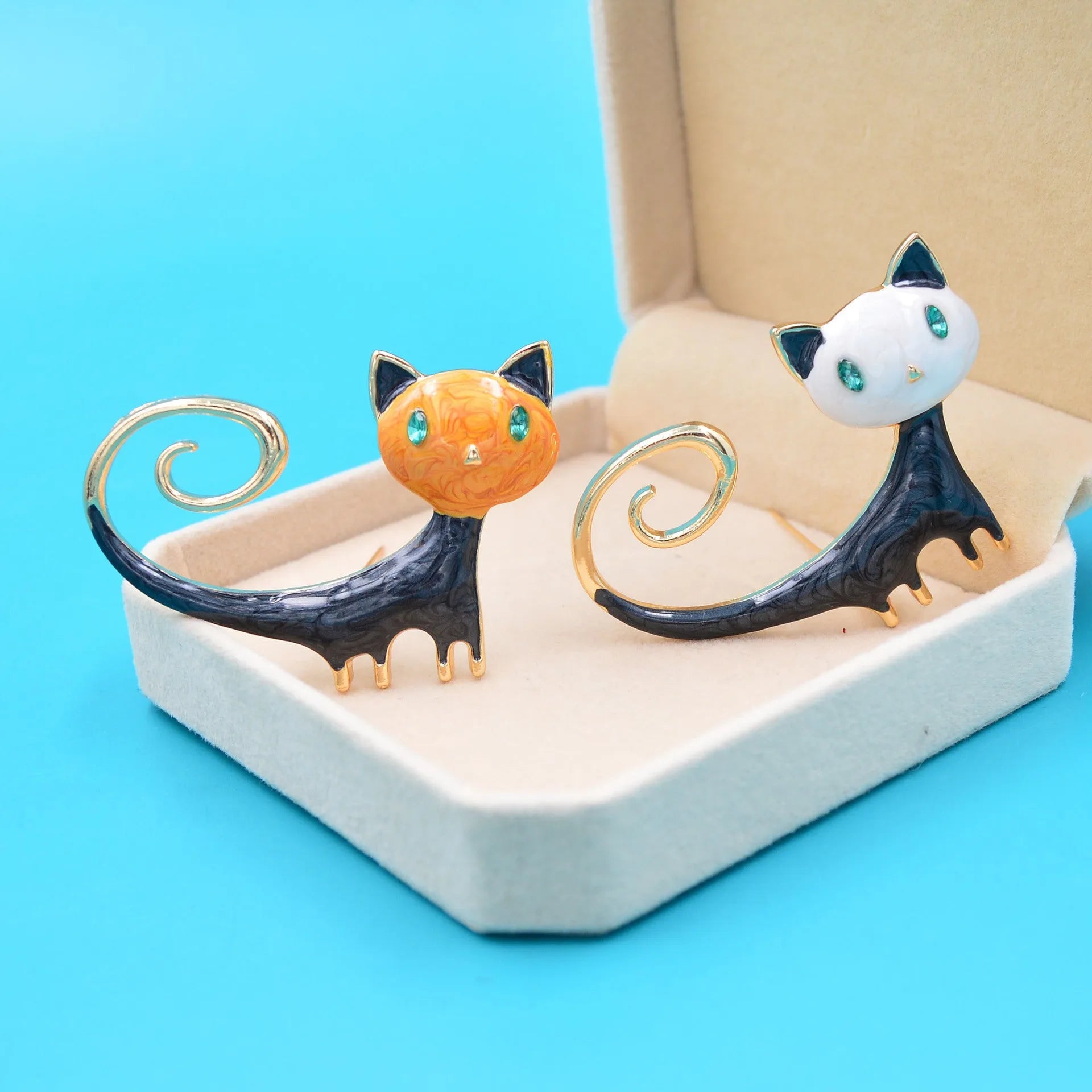 Alloy cat brooch with personalised painted tailing up kitty design in white or orange colour