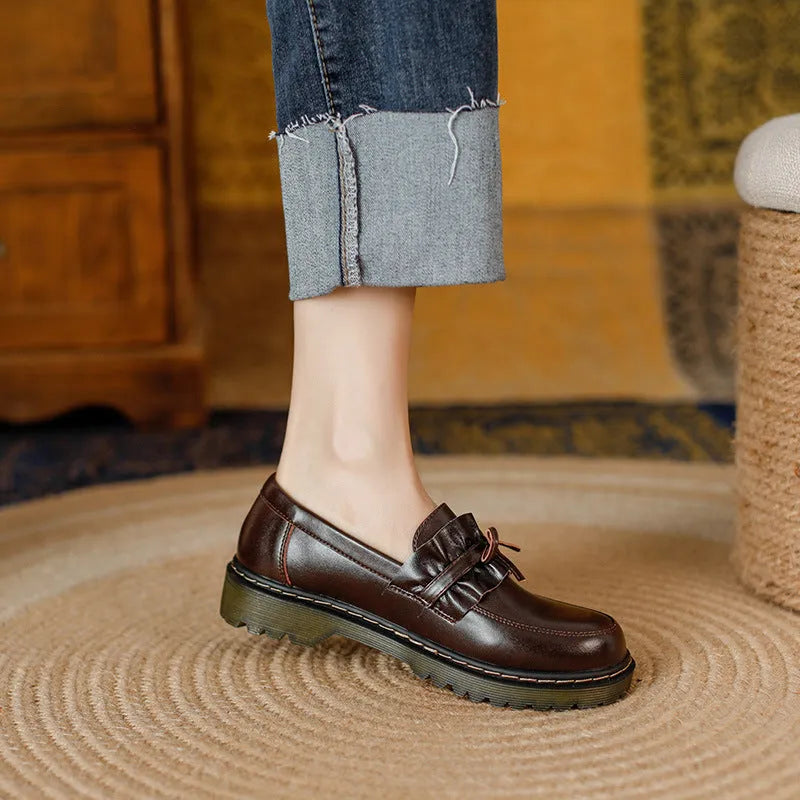 Women's black leather shoes with chunky heel and round toe in British style