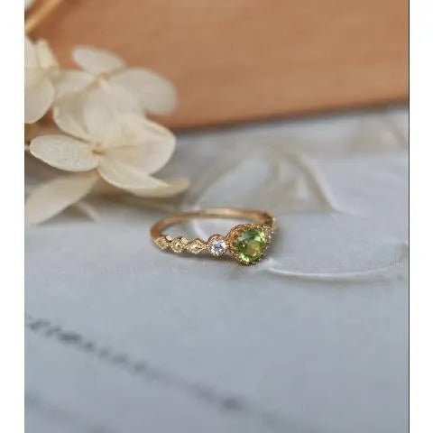Geometric quadrilateral copper ring for women with imitation peridot stone, Japanese retro style.