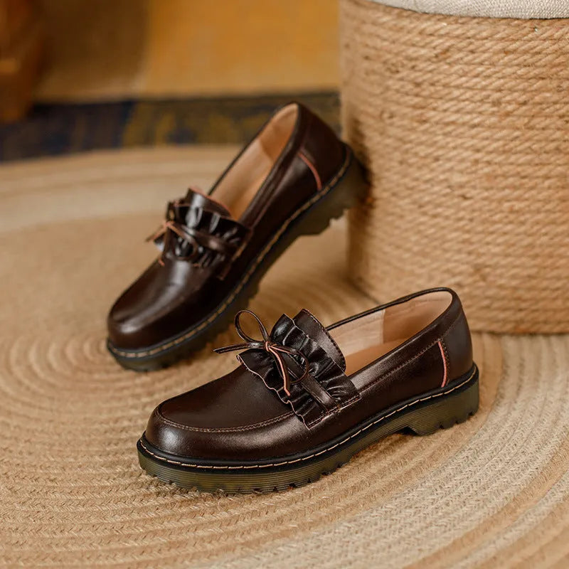 Women's black leather shoes with chunky heel and round toe in British style