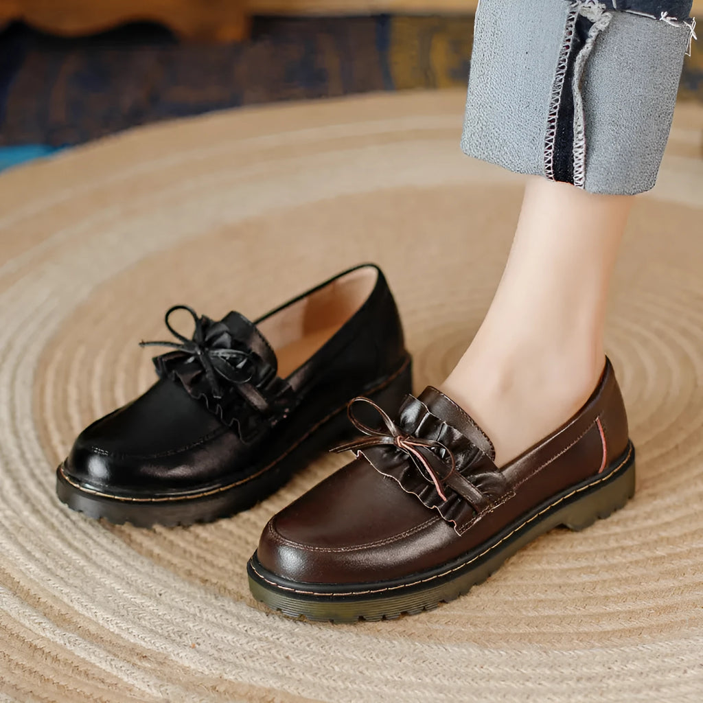 Women's black leather shoes with chunky heel and round toe in British style