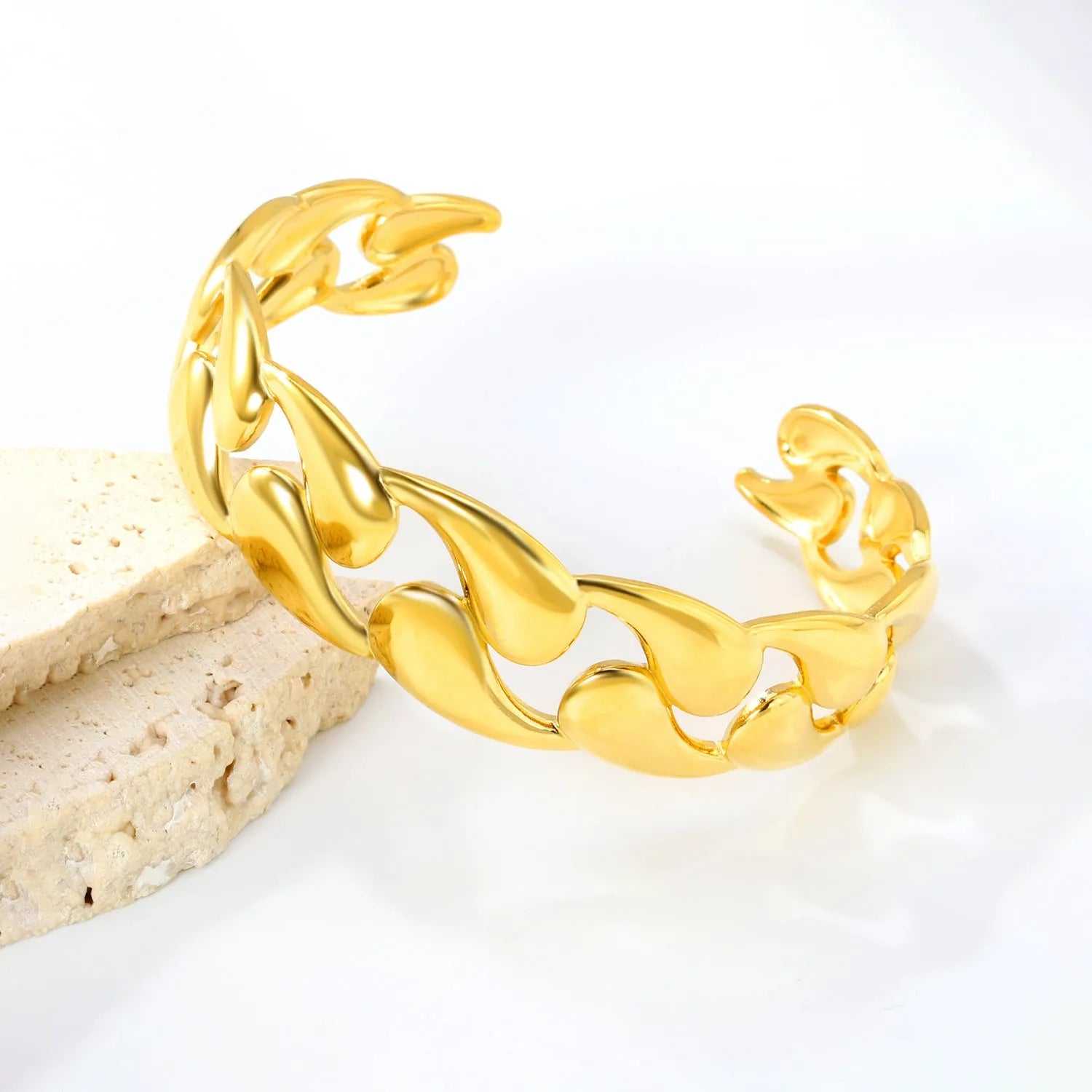 Advanced design stainless steel bracelet in silver, gold, and rose gold metallic finishes