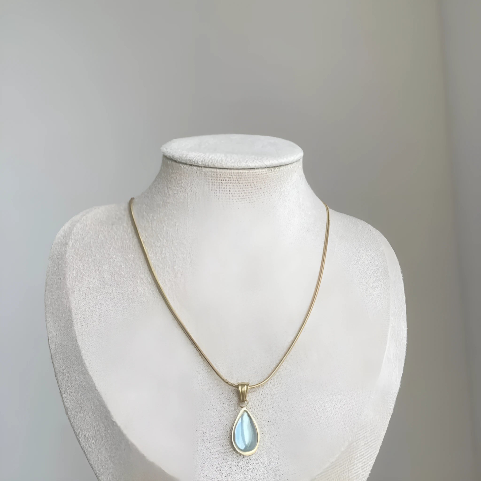 Retro blue and green water drop necklace with mixed gemstone inlays on titanium steel snake bone chain
