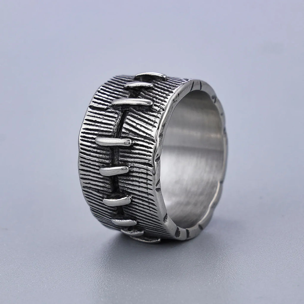 Geometric titanium steel double ring with U-shape design in retro colour on a hand.