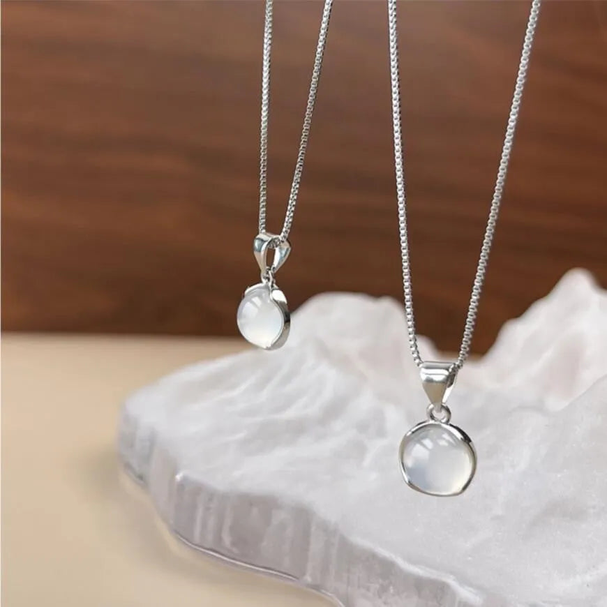 Women's Korean-style oval artificial crystal pendant necklace with geometric design on adjustable box chain