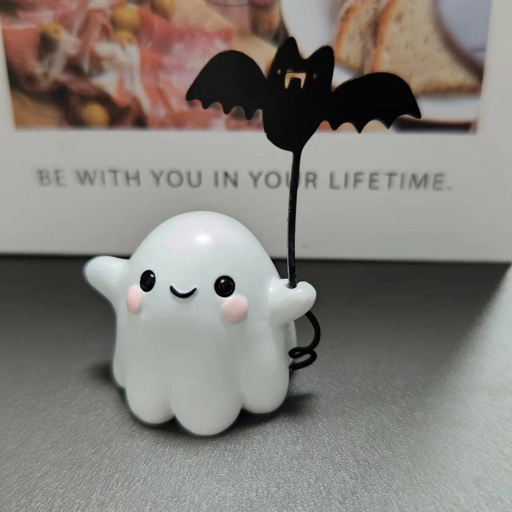 Mini ghost holding bat and walking dog resin statue, 4cm tall Halloween decoration