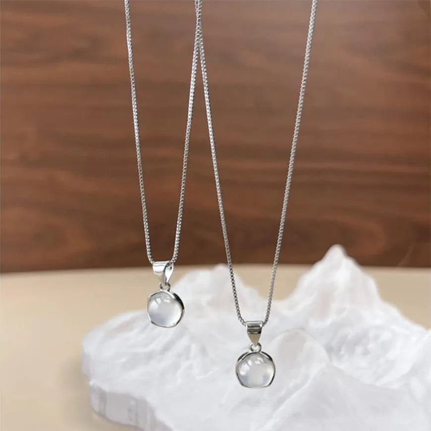 Women's Korean-style oval artificial crystal pendant necklace with geometric design on adjustable box chain