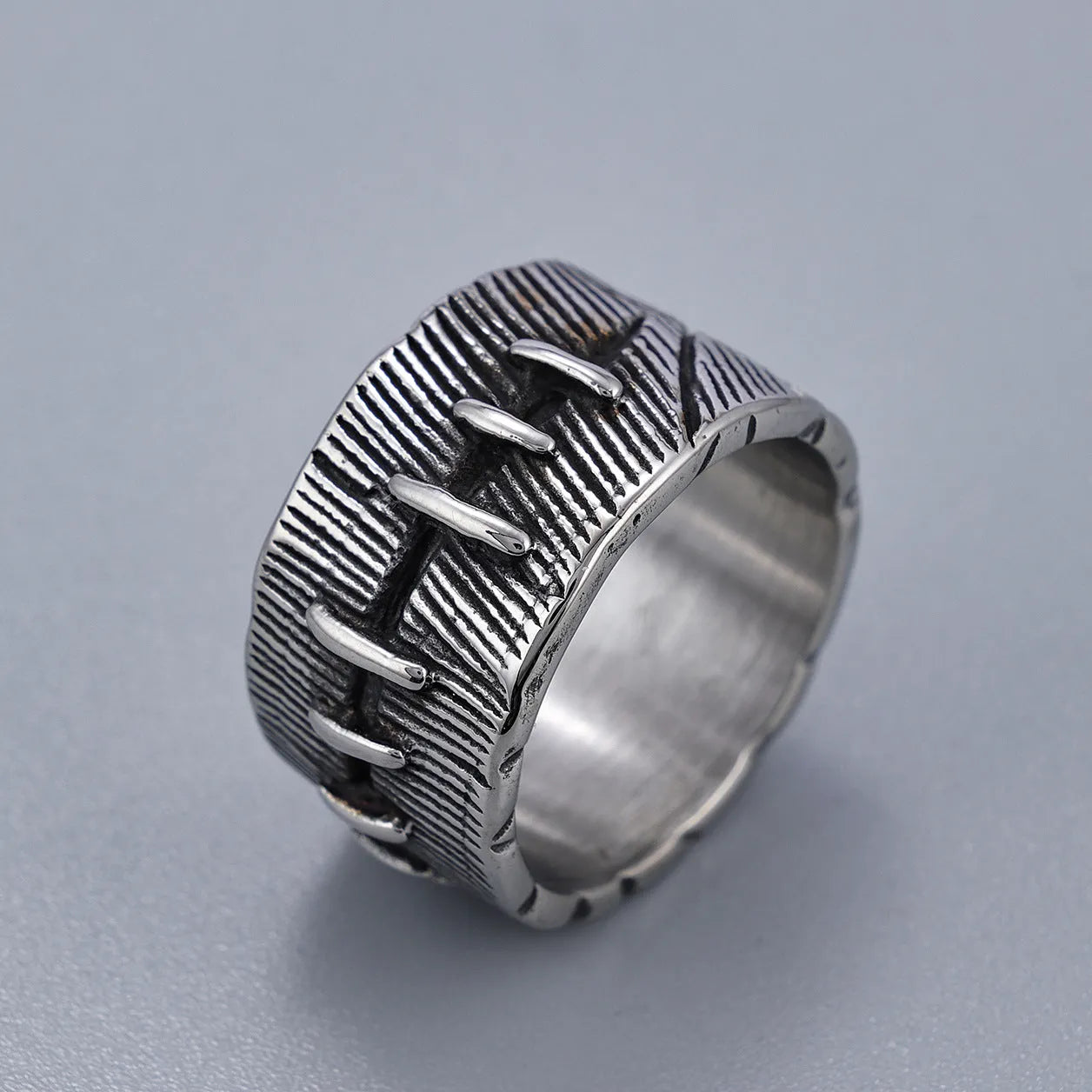 Geometric titanium steel double ring with U-shape design in retro colour on a hand.