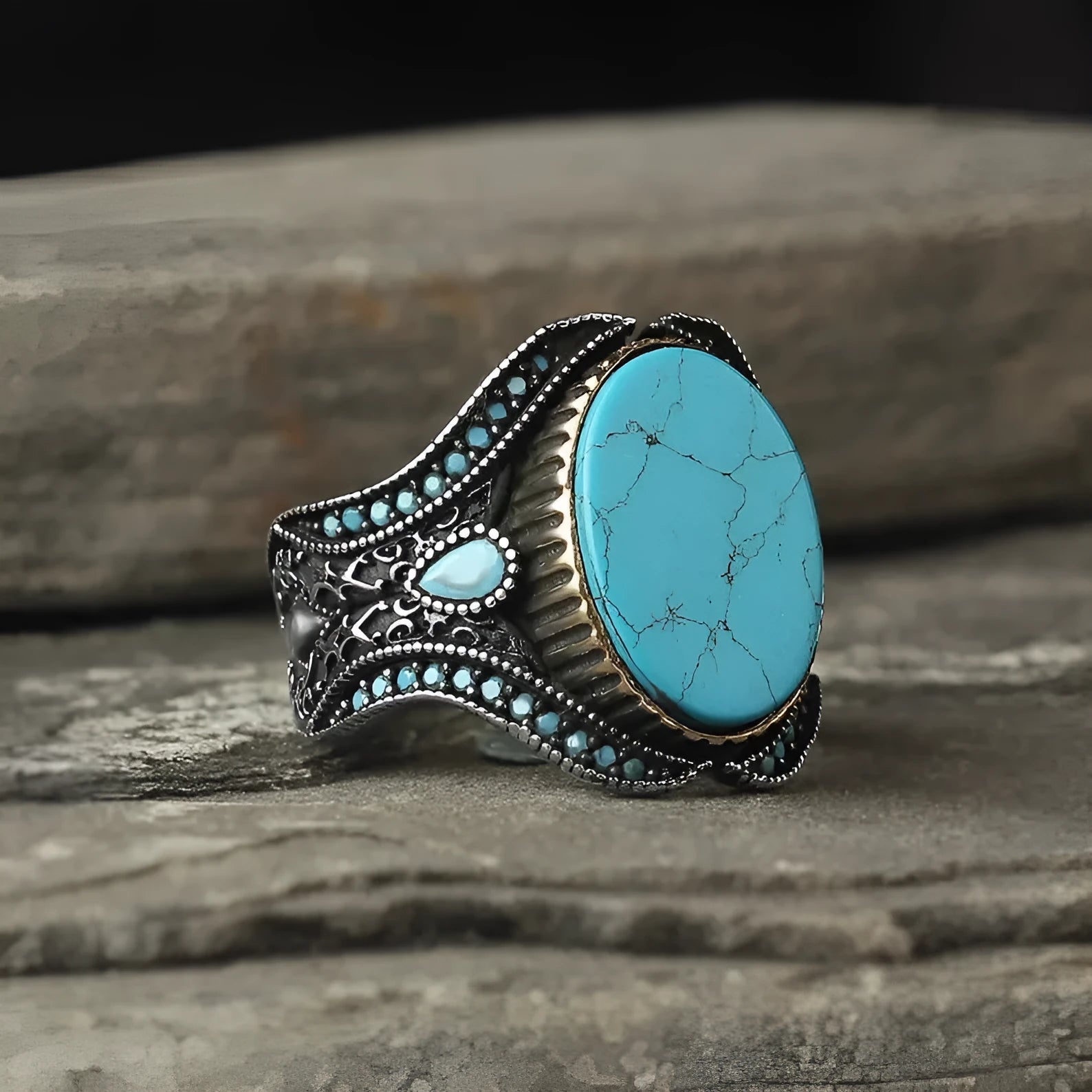 Men's antique silver turquoise alloy ring showing round band design