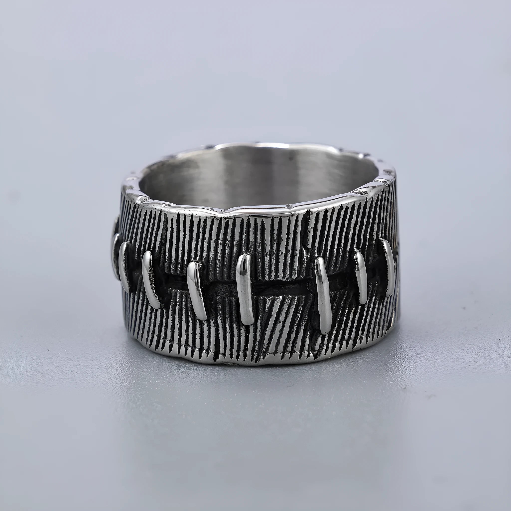 Geometric titanium steel double ring with U-shape design in retro colour on a hand.