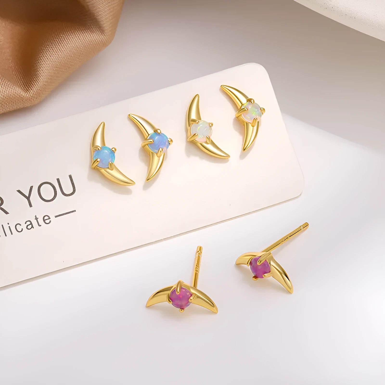 Geometric women's earrings in 925 silver with gold plating and a blue cubic zirconia stone.